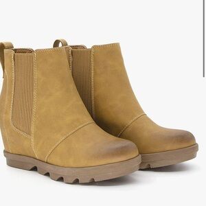 Athlefit Women's Wedge Boots Comfortable Ankle Wedge Booties. Sz 8.